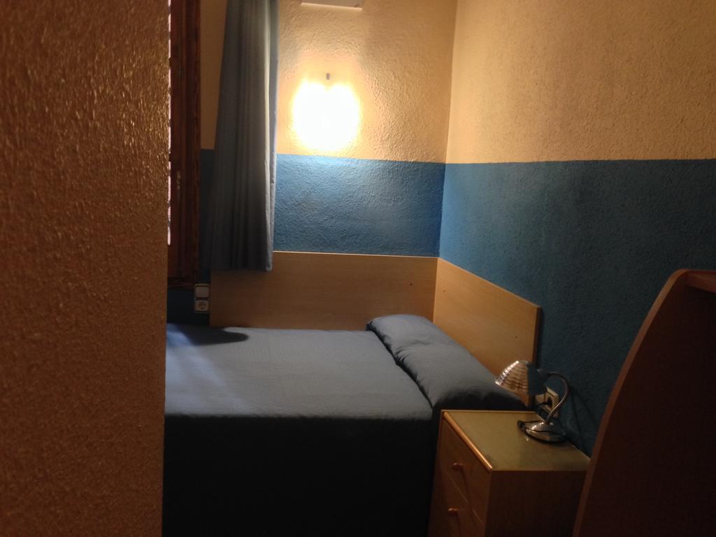 Pension Bertolin Barcelona Bagian luar foto