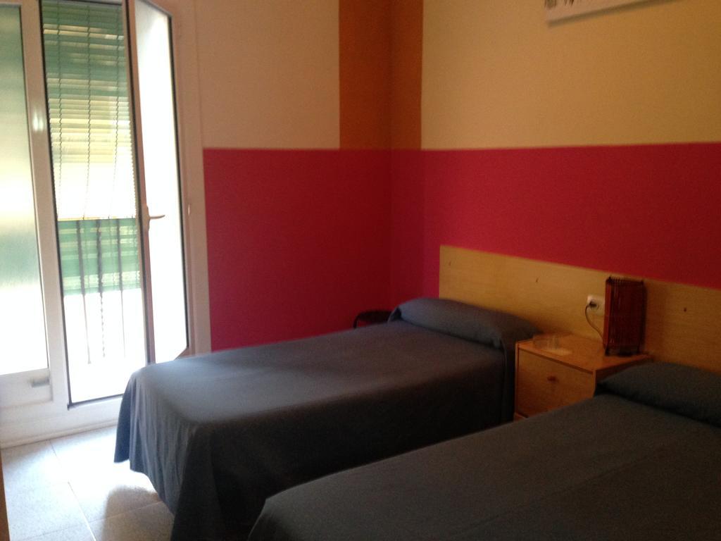 Pension Bertolin Barcelona Bagian luar foto