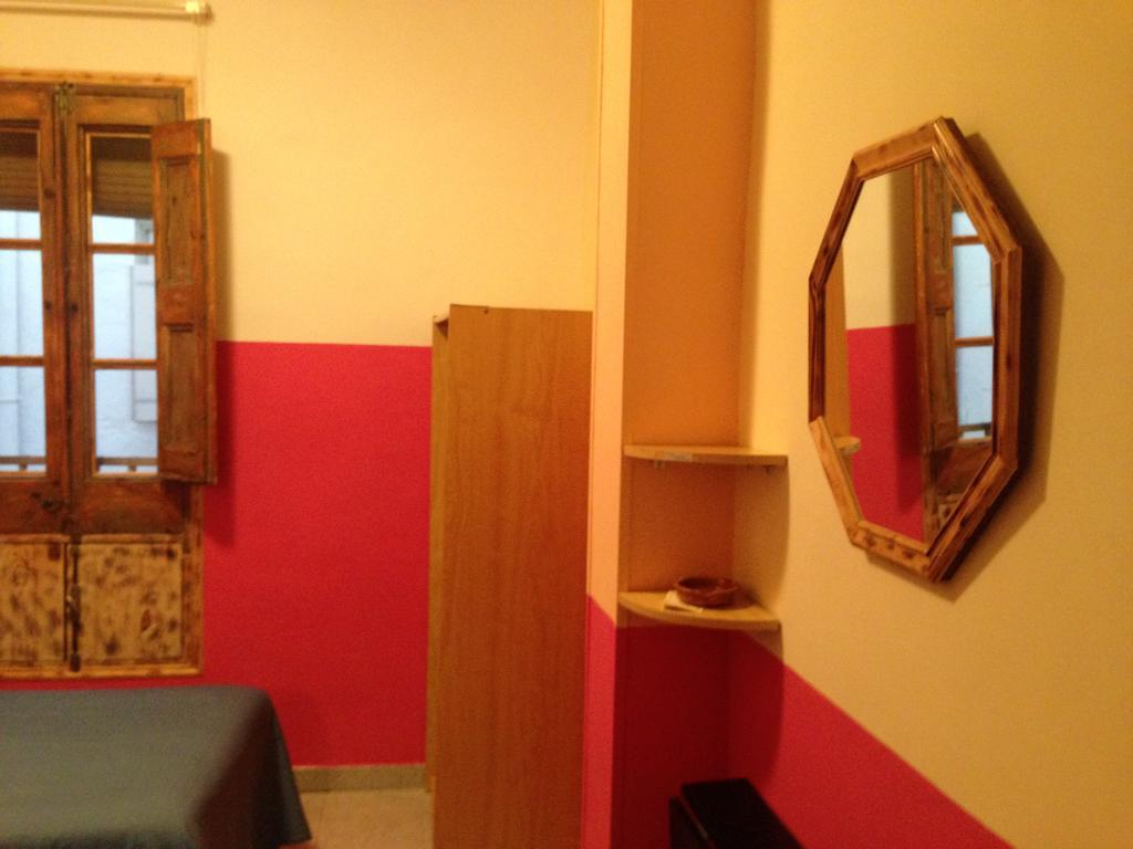 Pension Bertolin Barcelona Bagian luar foto