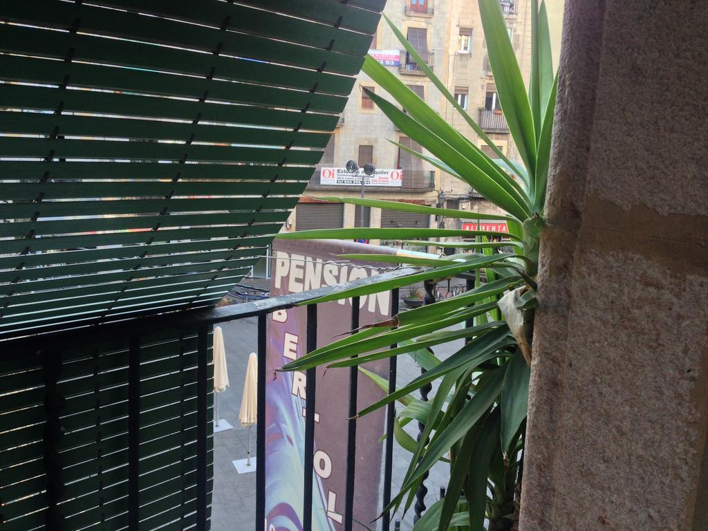 Pension Bertolin Barcelona Bagian luar foto