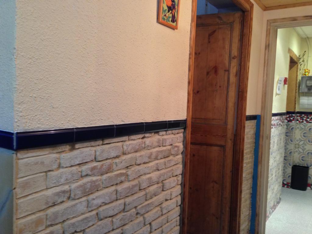 Pension Bertolin Barcelona Bagian luar foto