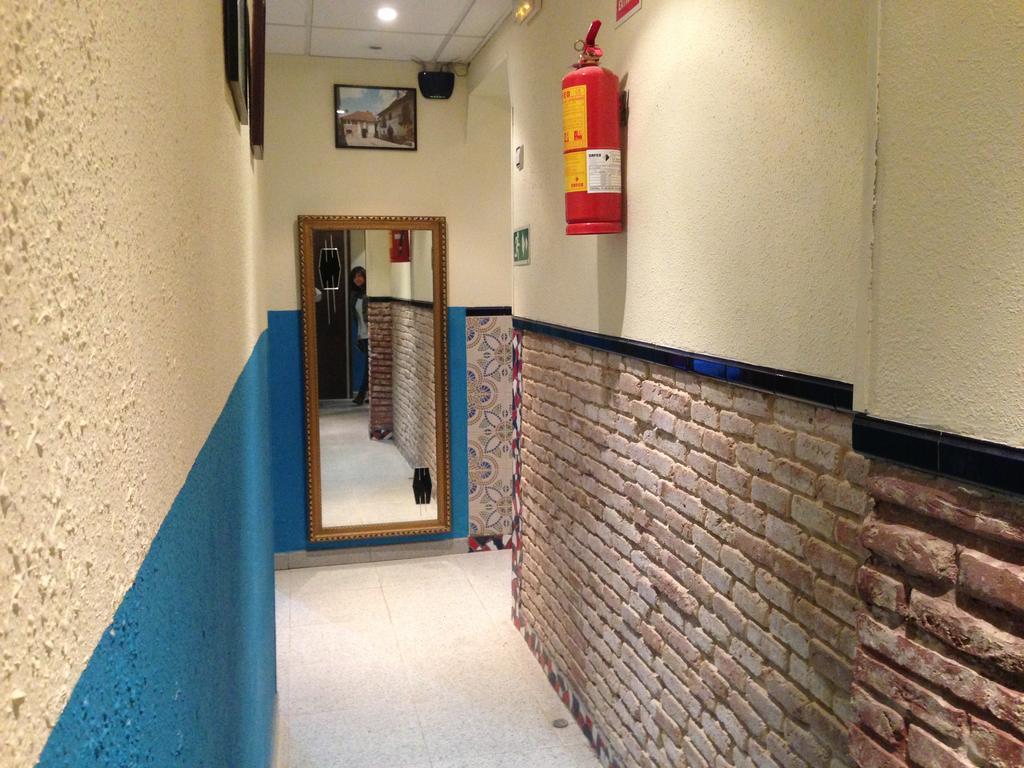Pension Bertolin Barcelona Bagian luar foto