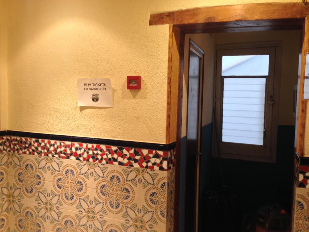 Pension Bertolin Barcelona Bagian luar foto