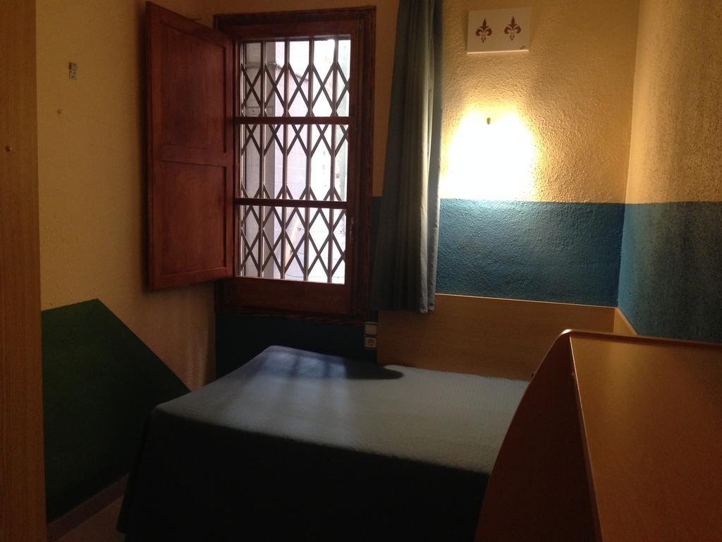 Pension Bertolin Barcelona Bagian luar foto