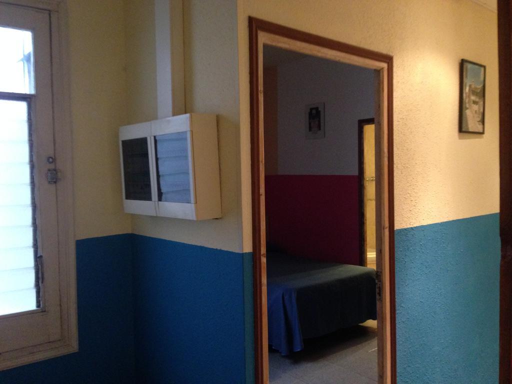 Pension Bertolin Barcelona Bagian luar foto