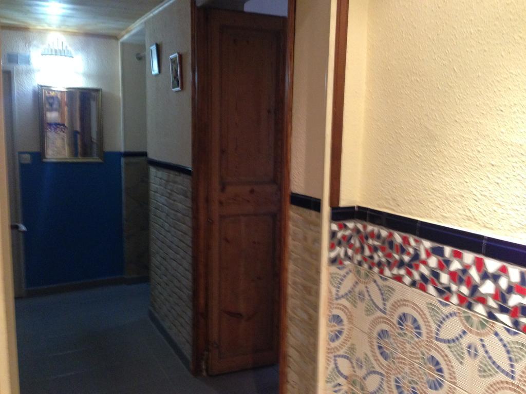 Pension Bertolin Barcelona Bagian luar foto